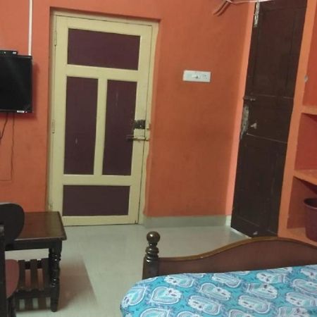 Family Guest House Near Bus-Stand Пондичери Екстериор снимка