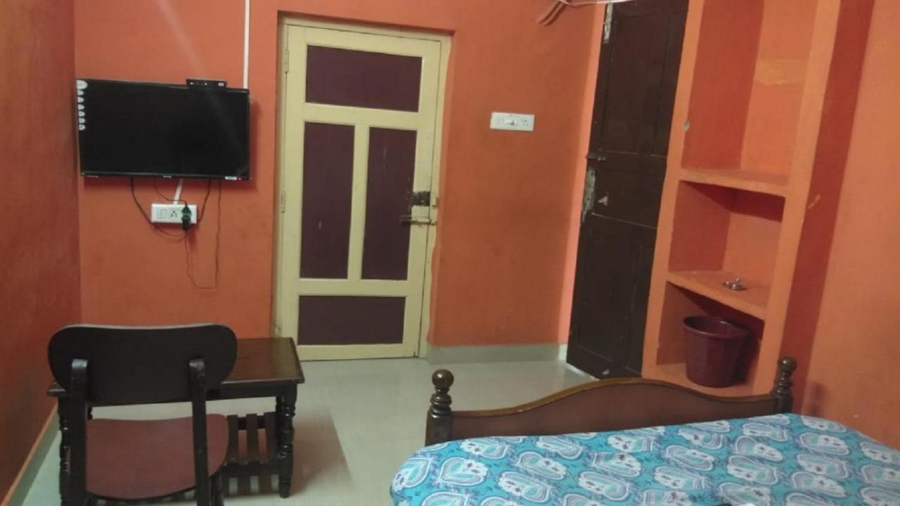 Family Guest House Near Bus-Stand Пондичери Екстериор снимка